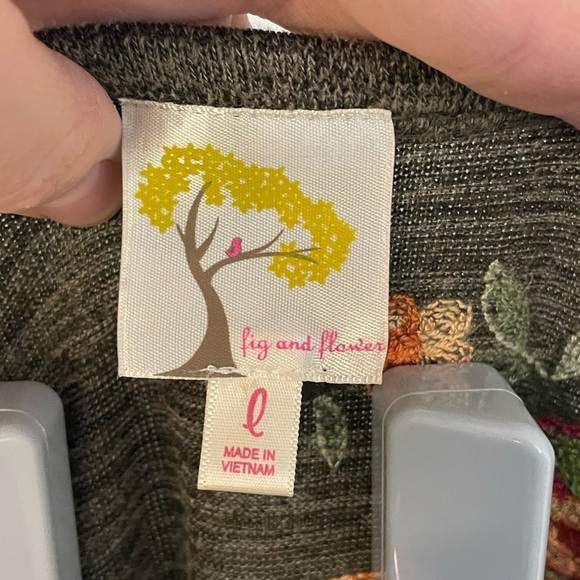 Fig and Flower Floral Embroidered Women's Top size large - Picture 3 of 10